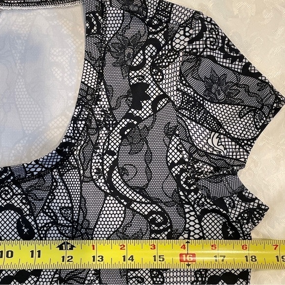 Nivo NVO Black and White Golf Athletic Top Small - Picture 13 of 16